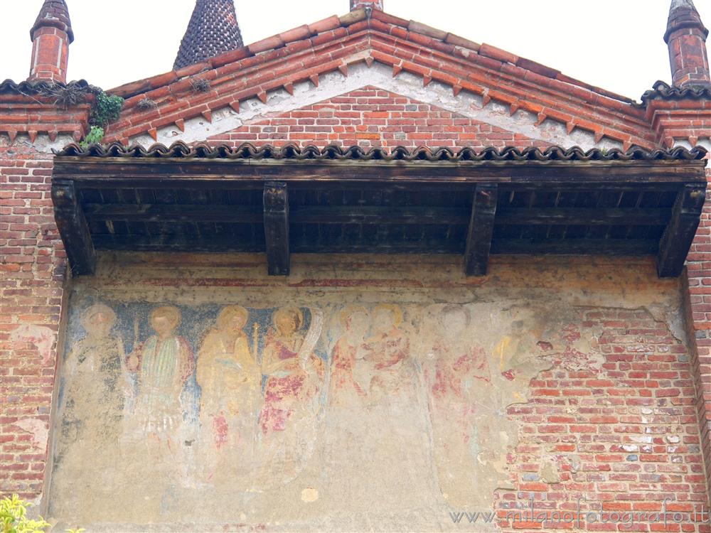 Milano - Metà superiore della facciata della Cappella Ducale della Chiesa di San Cristoforo sul Naviglio